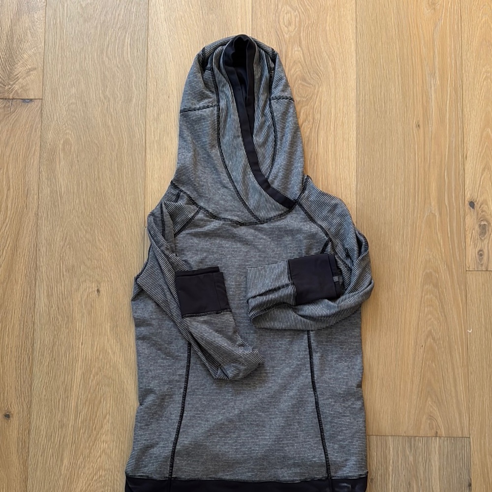 Lululemon Stylish Gray Hoodie with Black Accents